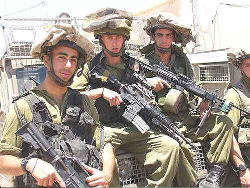 Gaza housing 5 soldiers.jpg (51138 bytes)